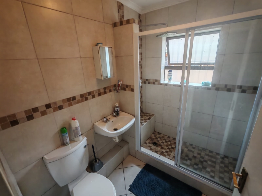 To Let 1 Bedroom Property for Rent in Summerstrand Eastern Cape